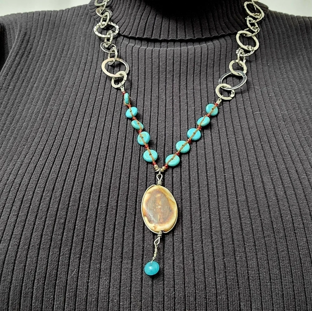 ✨ Turquoise Colored Beaded Necklace with Silver Chain & Pendant ✨ - Picture 5 of 5